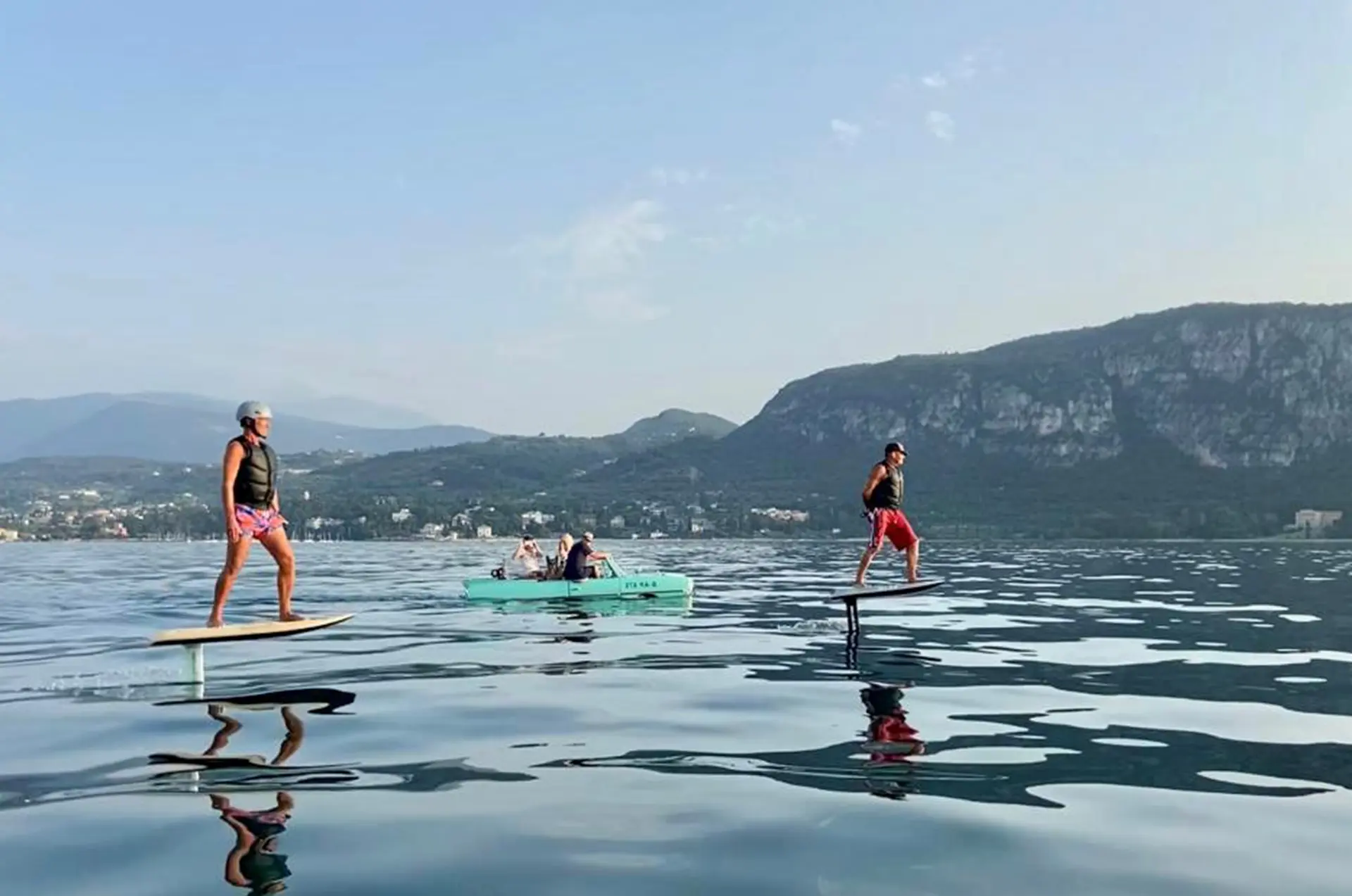 Menschen beim Wassersport